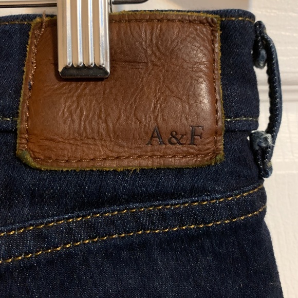 ‘Abercrombie & Fitch’ Athletic Skinny Jeans (32x32) - Picture 3 of 4